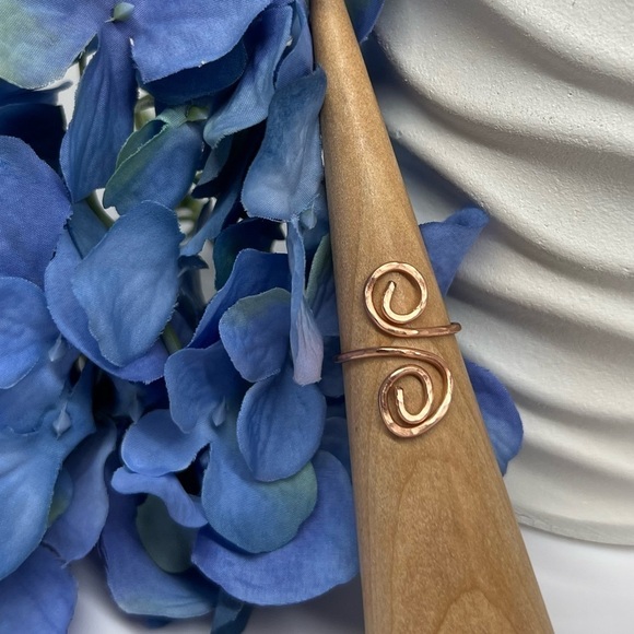 Hammered Copper Swirl Ring - Picture 6 of 13
